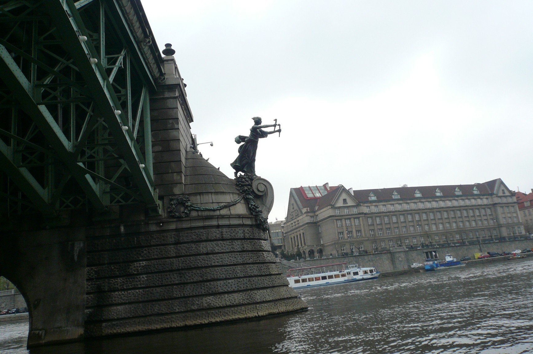 CAL 2008 04 Studna jez za vecera septa 44